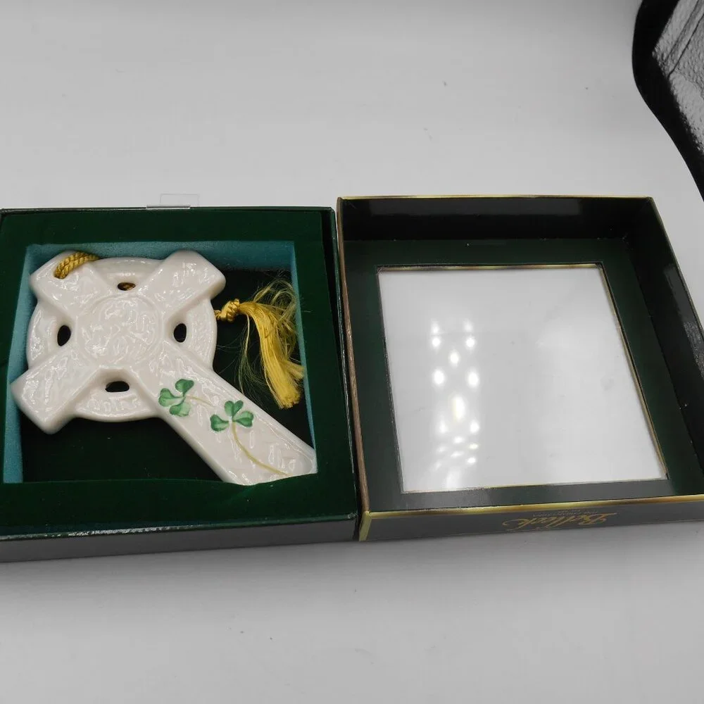 BELLEEK MADE IN IRELAND ST. KIERAN'S CROSS ORNAMENT DECORATIVE HOLIDAY (1) - Picture 7 of 10